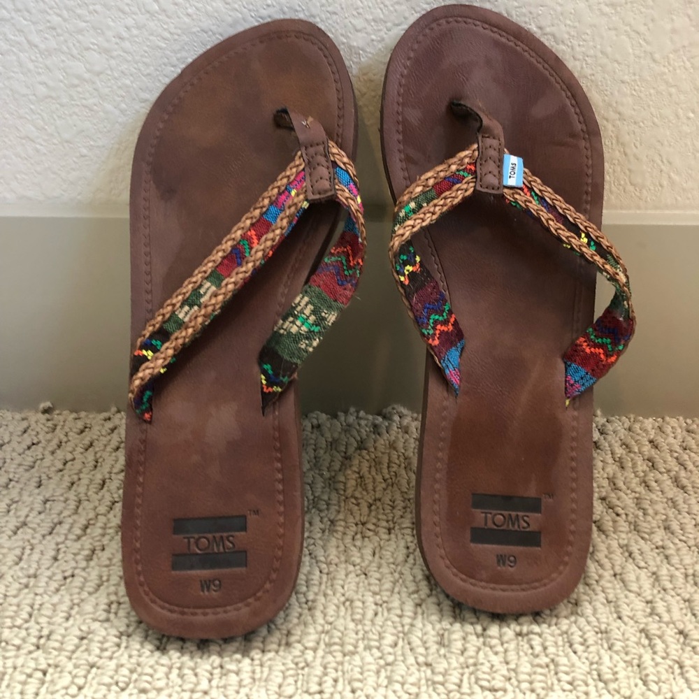 Toms women’s flip flops 9